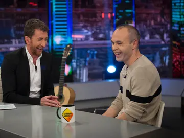 "Los tímidos tenemos otras tácticas", Andrés Iniesta desvela en 'El Hormiguero 3.0' cómo conquistó a su mujer "Los tímidos tenemos otras tácticas", Andrés Iniesta desvela en 'El Hormiguero 3.0' cómo conquistó a su mujer