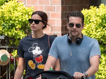 Las fotos de Bradley Cooper e Irina Shayk con su hija Las fotos de Bradley Cooper e Irina Shayk con su hija