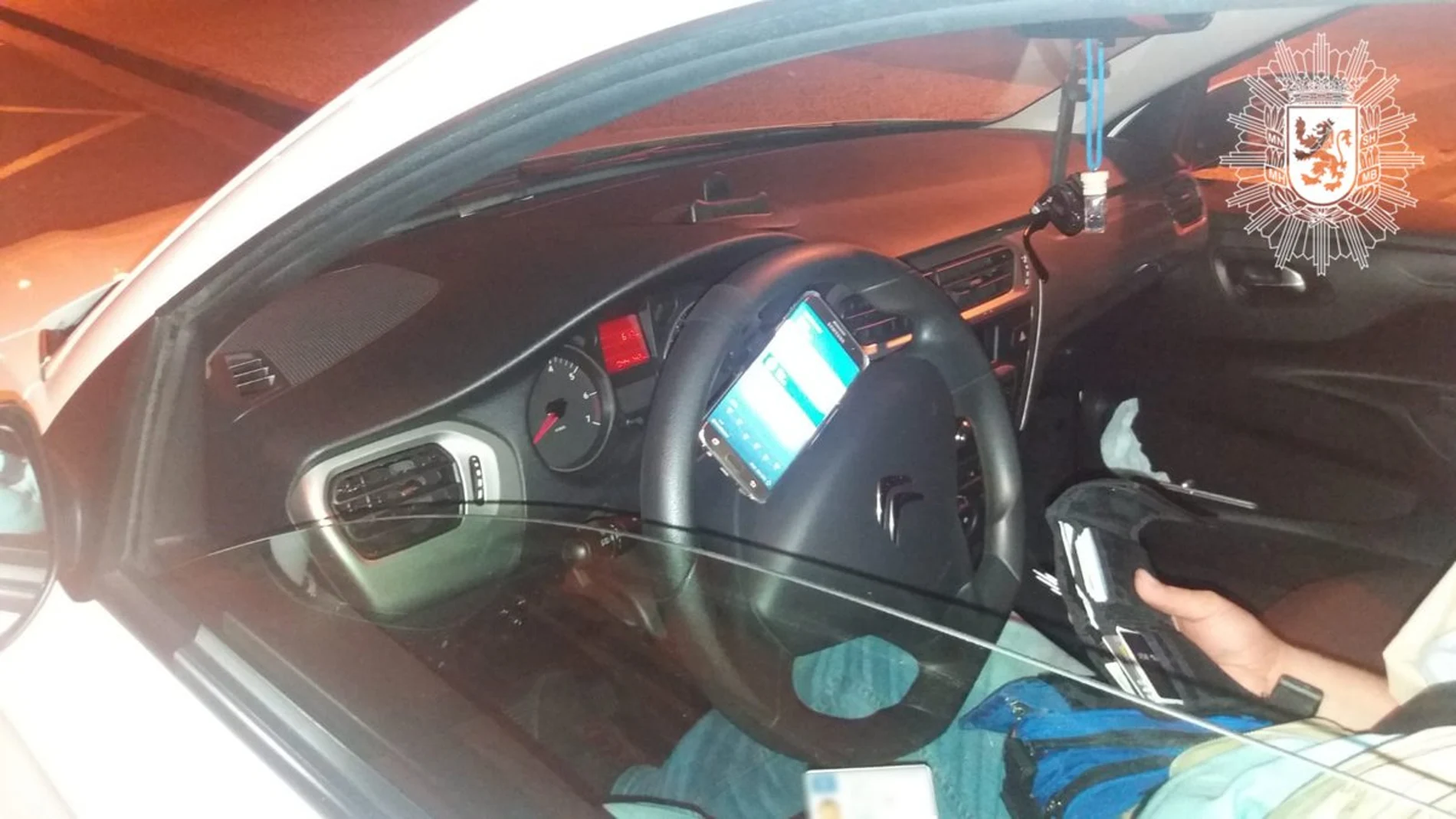 El móvil acoplado al volante El móvil acoplado al volante