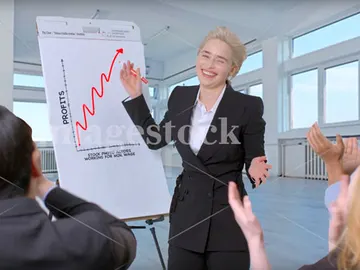 Emilia Clarke riéndose de sí misma (y de todos) Emilia Clarke riéndose de sí misma (y de todos)
