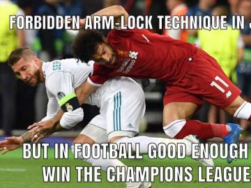 'Meme' de la acción de Sergio Ramos con Salah