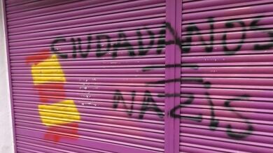  Albert Rivera denuncia las pintadas aparecidas en la tienda de su madre
