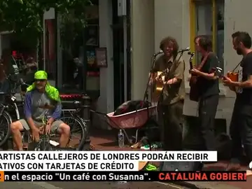Londres repartirá dispositivos electrónicos a los artistas callejeros para que puedan recibir donativos con tarjetas de crédito o el móvil Londres repartirá dispositivos electrónicos a los artistas callejeros para que puedan recibir donativos con tarjetas de crédito o el móvil