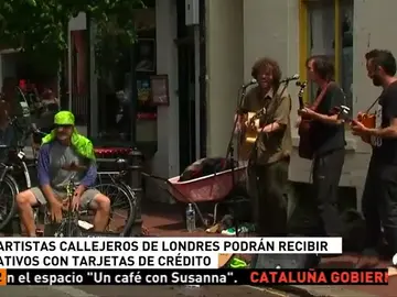Londres repartirá dispositivos electrónicos a los artistas callejeros para que puedan recibir donativos con tarjetas de crédito o el móvil Londres repartirá dispositivos electrónicos a los artistas callejeros para que puedan recibir donativos con tarjetas de crédito o el móvil