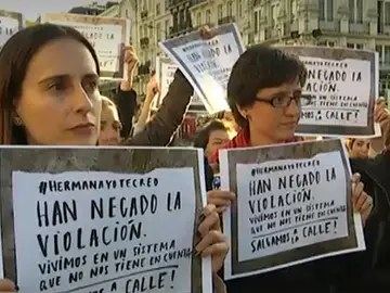 Imagen de archivo de las protestas contra la sentencia de La Manada Imagen de archivo de las protestas contra la sentencia de La Manada