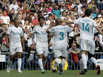 Raúl celebra un gol con las leyendas del Real Madrid Raúl celebra un gol con las leyendas del Real Madrid