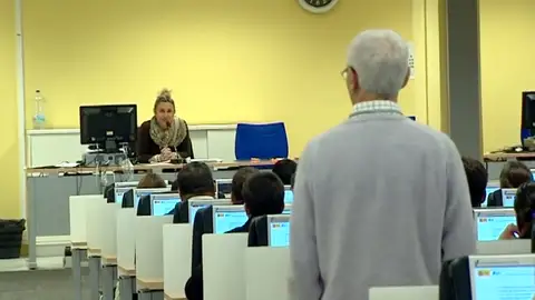 <p>Macrojuicio contra una trama que falsificaba exámenes para el carnet de conducir</p> <p>Macrojuicio contra una trama que falsificaba exámenes para el carnet de conducir</p>