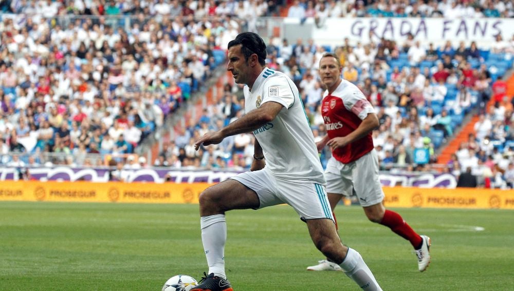 Figo, jugando el Corazón Classic Match