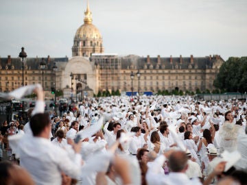 Cena en blanco en París