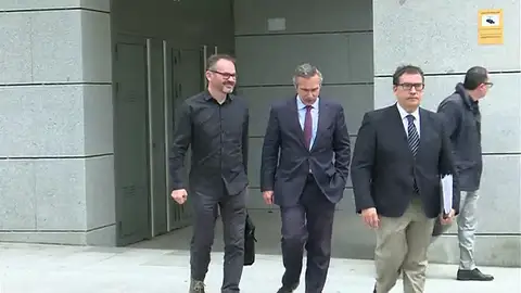 <p>Los acompañantes de Puigdemont dicen al juez que se iba a entregar en Bélgica</p> <p>Los acompañantes de Puigdemont dicen al juez que se iba a entregar en Bélgica</p>