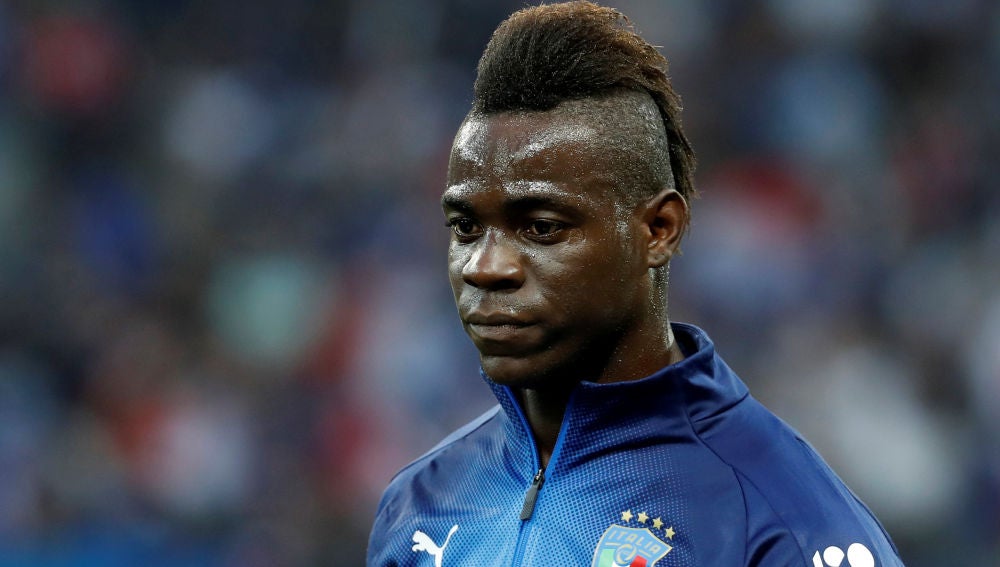 Balotelli y su posible capitanía con Italia abren un debate que llega hasta  la política