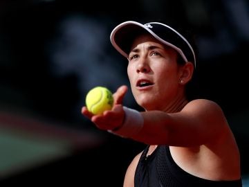 Garbiñe Muguruza, en acción en Roland Garros