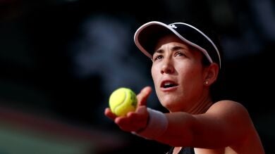 <p>Muguruza se cita con Maria Sharapova en cuartos tras la retirada por lesión de Lesia Tsurenko</p>