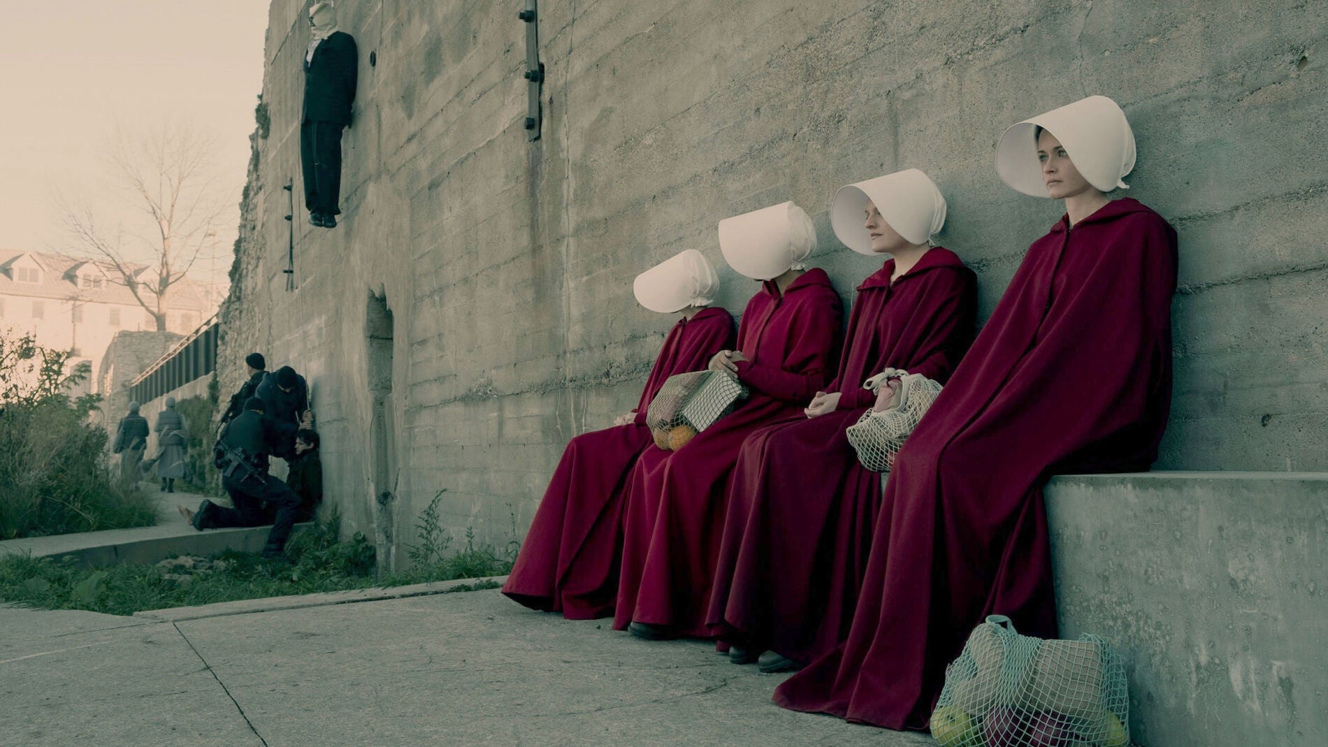 As&iacute; es 'El cuento de la criada', la serie sobre un futuro dist&oacute;pico y aterrador que nunca imaginar&iacute;as