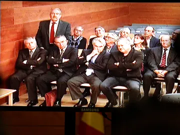 Los acusados a través de una cámara de la sala Los acusados a través de una cámara de la sala