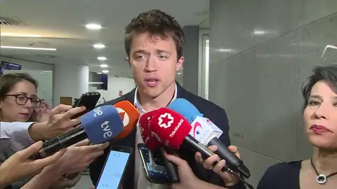 <p>Errejón, sobre la marcha de Rajoy: "No le ganó el pulso a la sociedad española"</p> <p>Errejón, sobre la marcha de Rajoy: "No le ganó el pulso a la sociedad española"</p>