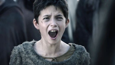 Arnau presencia la tortuosa muerte del ser que más quiere