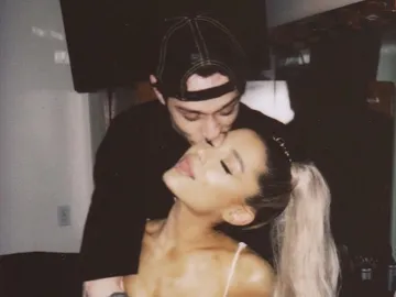 Ariana Grande y Pete Davidson Ariana Grande y Pete Davidson