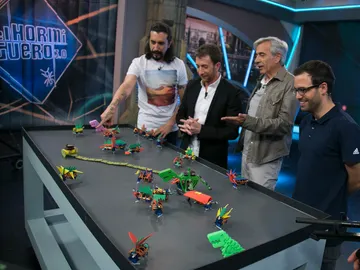Marron y Javi explican en 'El Hormiguero 3.0' en qué consiste la robótica , ¿lo habrá entendido Imanol Arias? Marron y Javi explican en 'El Hormiguero 3.0' en qué consiste la robótica , ¿lo habrá entendido Imanol Arias?