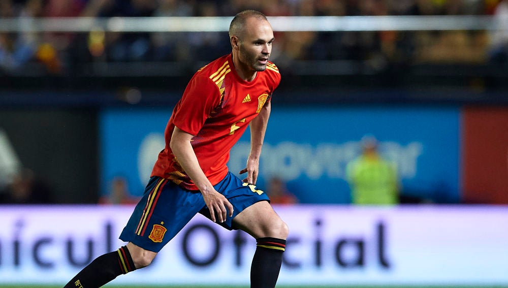 Andrés Iniesta, jugando con la selección española