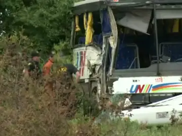 <p>Al menos 24 heridos en un accidente de autobús en el este de Ontario</p> <p>Al menos 24 heridos en un accidente de autobús en el este de Ontario</p>