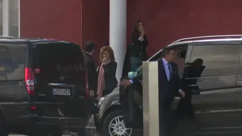 <p>Miembros del Govern de Torra llegan a Estremera</p> <p>Miembros del Govern de Torra llegan a Estremera</p>