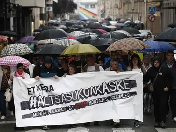 Cientos personas rechazan en Alsasua la sentencia y los "montajes policiales" Cientos personas rechazan en Alsasua la sentencia y los "montajes policiales"
