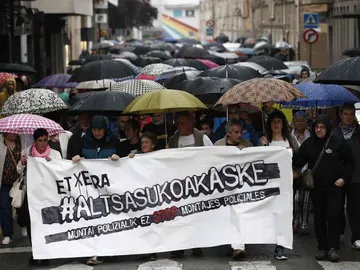 Cientos personas rechazan en Alsasua la sentencia y los "montajes policiales" Cientos personas rechazan en Alsasua la sentencia y los "montajes policiales"