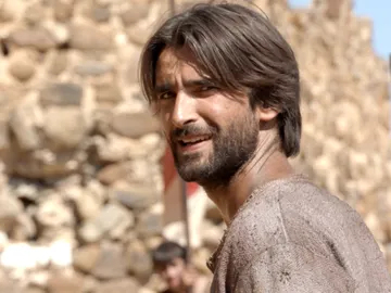 Así es Aitor Luna tras las cámaras de ‘La Catedral del Mar’ Así es Aitor Luna tras las cámaras de ‘La Catedral del Mar’