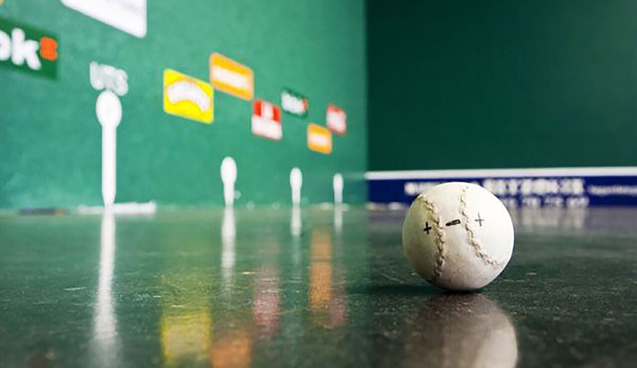 Pelota vasca - Front&oacute;n (Secci&oacute;n)
