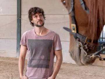 Acompañamos a Daniel Grao a una de sus clases para montar a caballo Acompañamos a Daniel Grao a una de sus clases para montar a caballo
