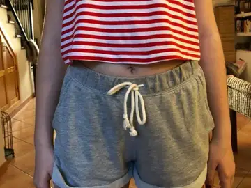 La ropa que llevó la joven al colegio La ropa que llevó la joven al colegio