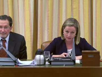 <p>Oramas estalla ante la comparecencia de Moral Santín afirmando que las 'tarjetas black' eran un sistema "legal"</p> <p>Oramas estalla ante la comparecencia de Moral Santín afirmando que las 'tarjetas black' eran un sistema "legal"</p>