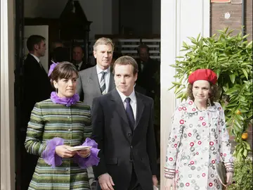 Inés Zorreguieta, con boina roja, en el bautizo de una de sus sobrinas Inés Zorreguieta, con boina roja, en el bautizo de una de sus sobrinas
