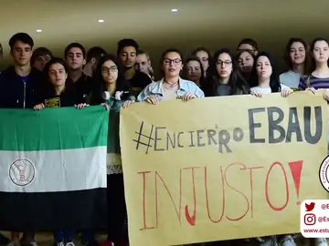 Los alumnos extremeños protestan para no tener que repetir los exámenes de Selectividad Los alumnos extremeños protestan para no tener que repetir los exámenes de Selectividad