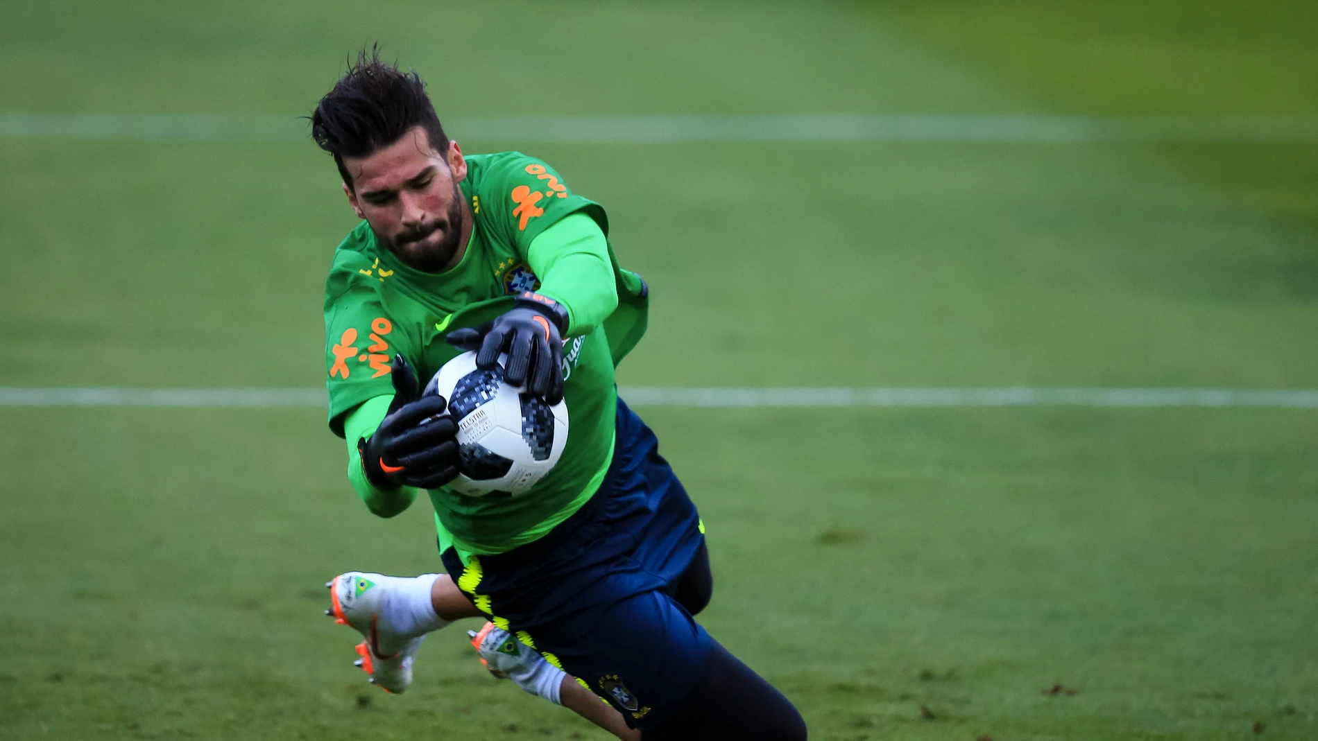 Alisson entrena con la selección brasileña Alisson entrena con la selección brasileña
