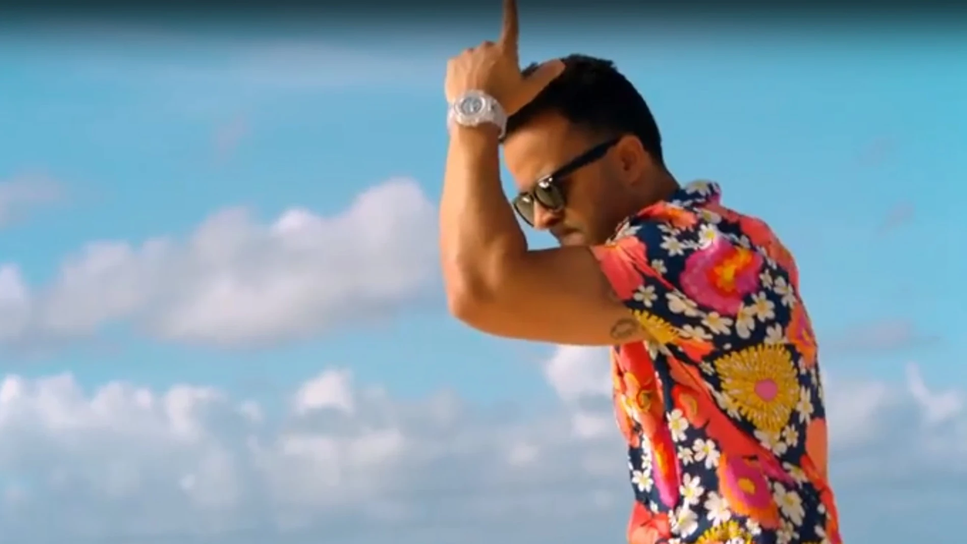 Luis Fonsi estrena 'Calypso' Luis Fonsi estrena 'Calypso'