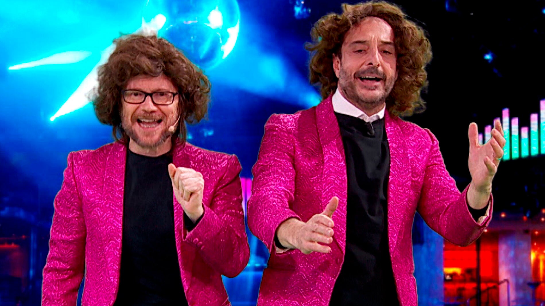 &lsquo;La noche de Rober&rsquo; recrea un divertido resumen de la carrera de Santiago Segura 