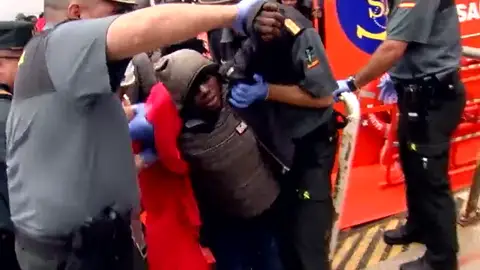 Salvamento Marítimo rescata a 307 inmigrantes y recupera cuatro cadáveres en aguas del Estrecho de Gibraltar, Salvamento Marítimo rescata a 307 inmigrantes y recupera cuatro cadáveres en aguas del Estrecho de Gibraltar,