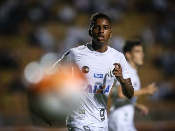 Rodrygo, en un partido con el Santos