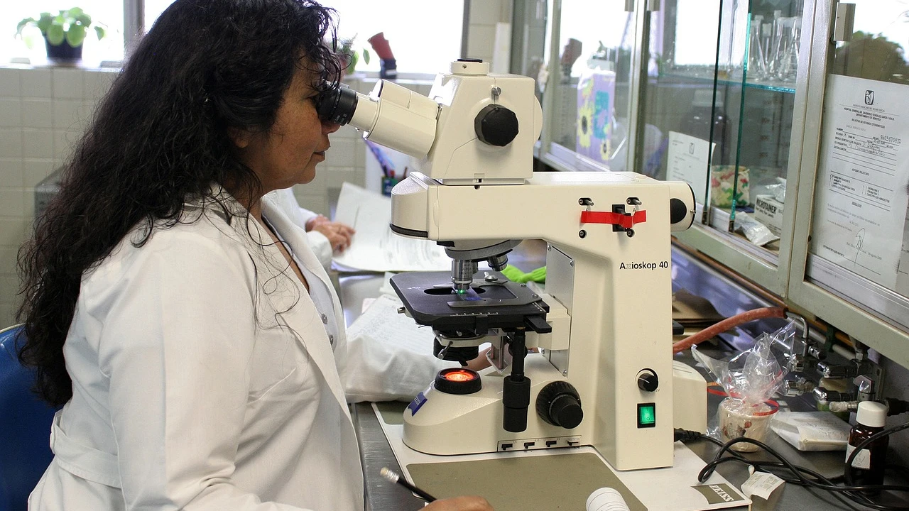 Hipra comenzará a producir la primera vacuna española contra la Covid-19 en octubre Hipra comenzará a producir la primera vacuna española contra la Covid-19 en octubre
