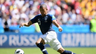 Mbappé se convierte en el jugador más joven en debutar en un Mundial con Francia