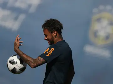 Neymar, en un entrenamiento con Brasil Neymar, en un entrenamiento con Brasil