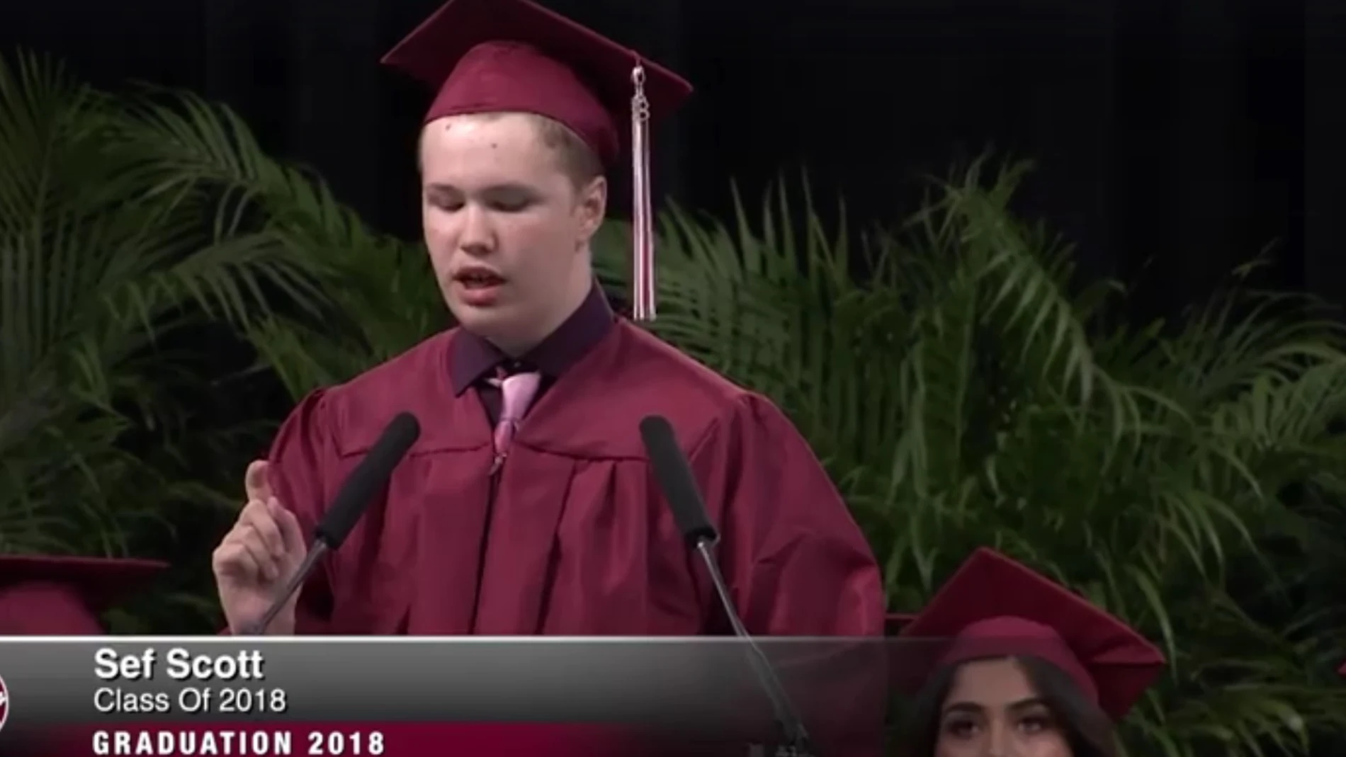 El estudiante durante su discurso El estudiante durante su discurso