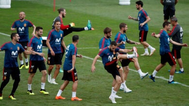 España prepara el partido ante Irán sin Pepe Reina y con Carvajal al máximo