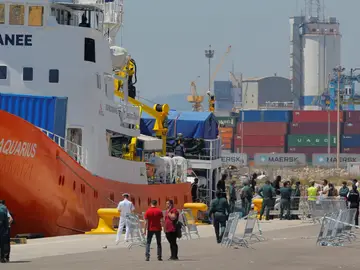 El buque Aquarius en Valencia El buque Aquarius en Valencia
