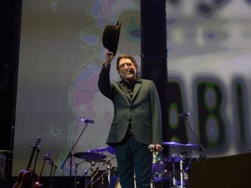 El cantante y compositor Joaquín Sabina durante el concierto 