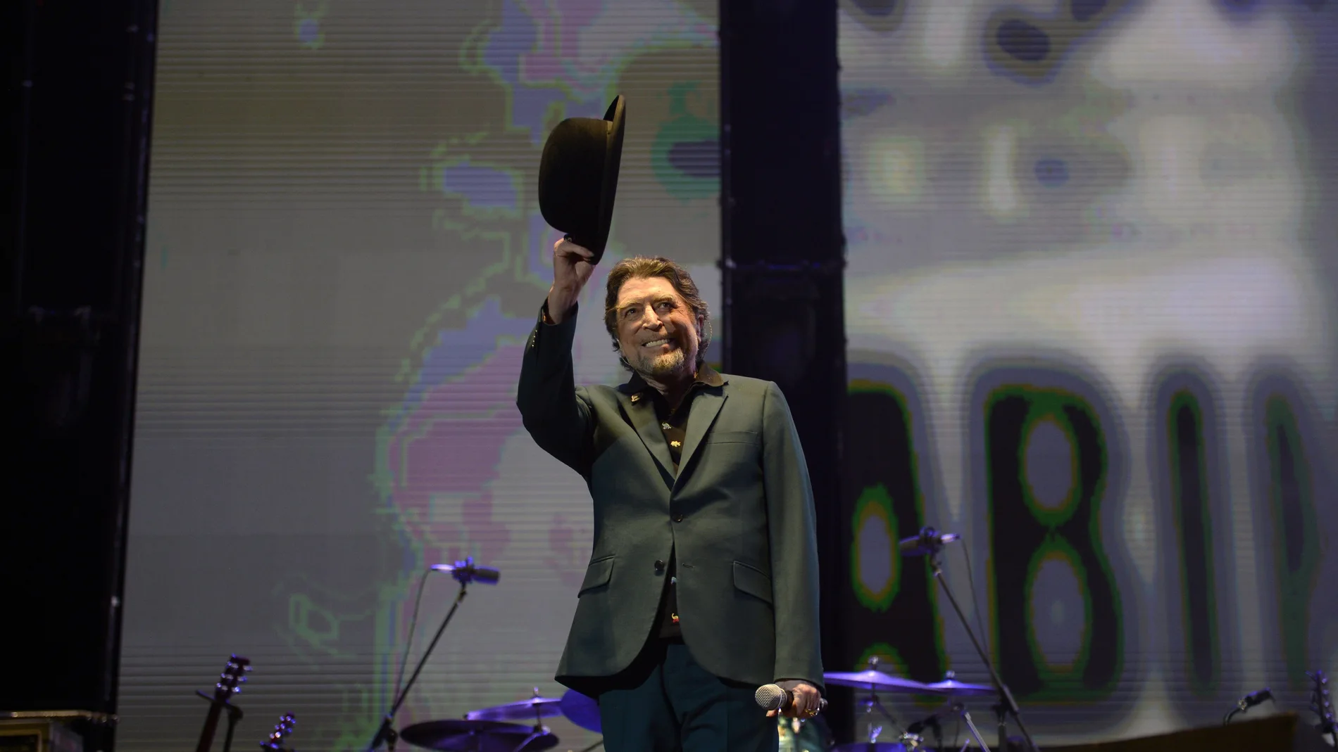 El cantante y compositor Joaquín Sabina durante el concierto El cantante y compositor Joaquín Sabina durante el concierto