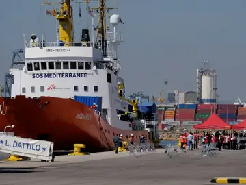 El Aquarius atracado en el puerto El Aquarius atracado en el puerto
