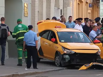 Así quedó el coche tras el atropello masivo en Moscú Así quedó el coche tras el atropello masivo en Moscú